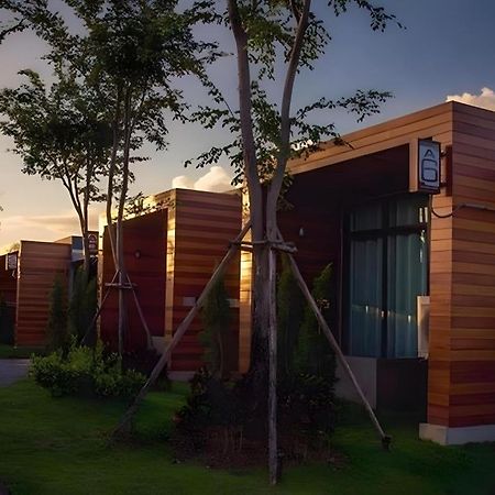 The Infinite Resort Nakhon Sawan Exterior foto